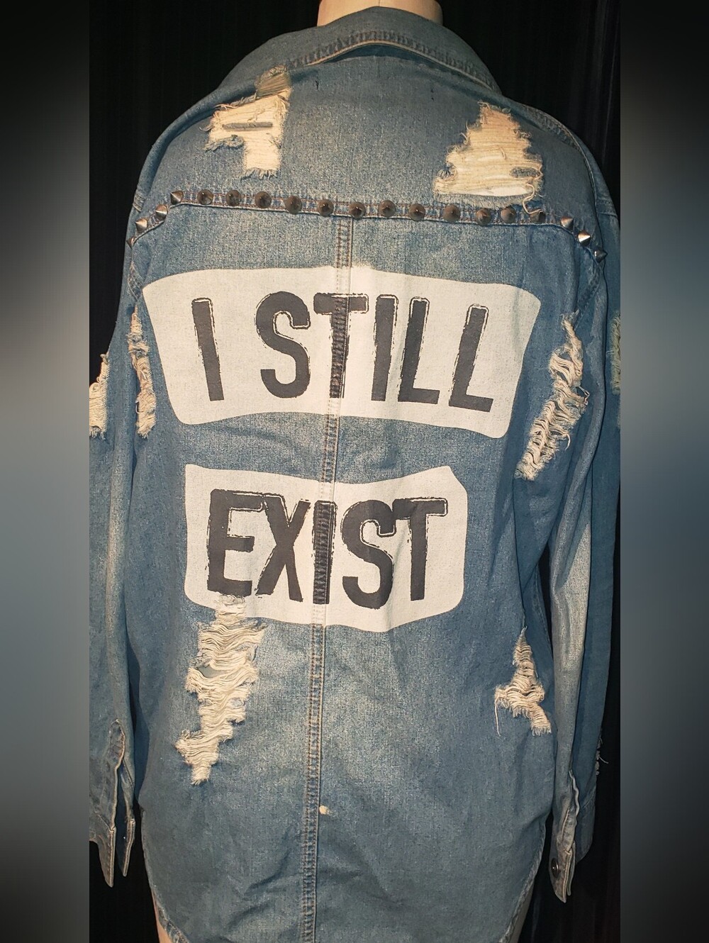 Demin Blue Distressed Jean Graphic Design Print Metal Spikes Shirt M